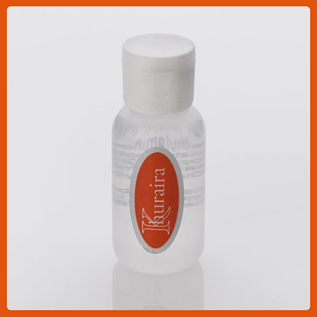 Khuraira Cake Eyeliner Sealant keeps eyeliners from smudging 